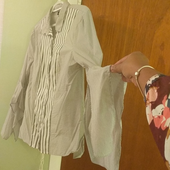 Blouse - Picture 2 of 3